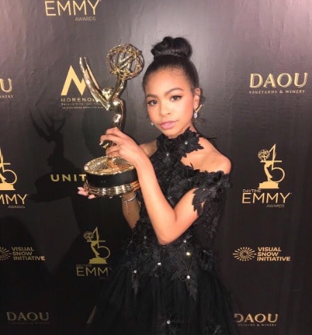 Navia Robinson Hold Award